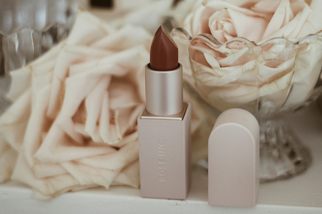 Creamy hydrating matte lipstick.