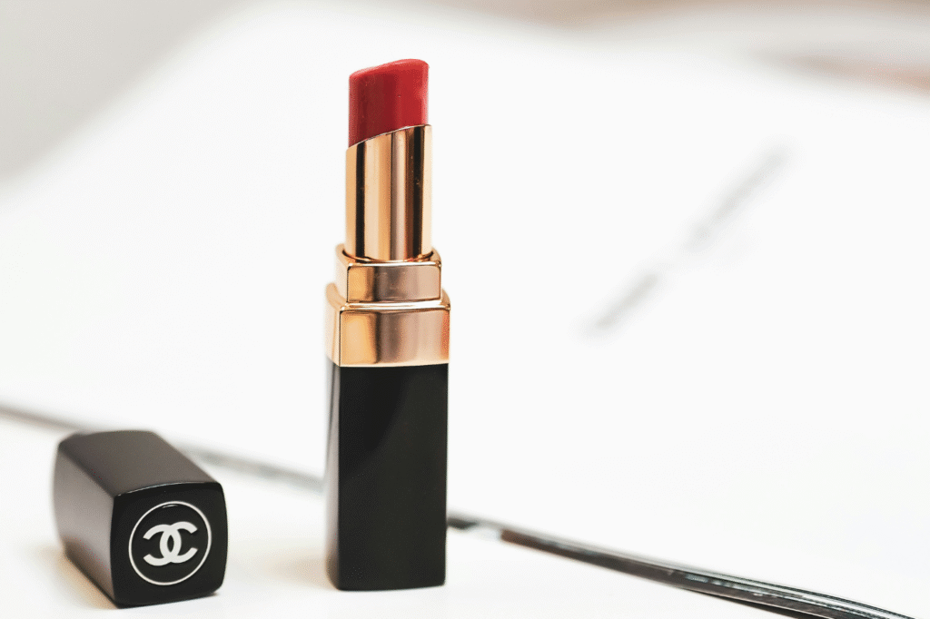 Vibrant moisturizing matte lipstick.